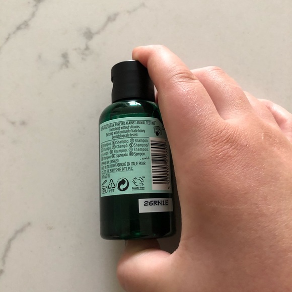 The Body Shop Fuji Green Tea Purifying Shampoo - Picture 2 of 2